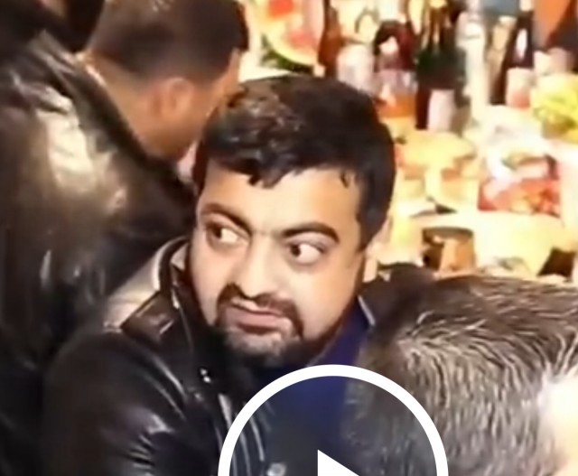 А эта свадьба, свадьба, свадьба пела и плясала