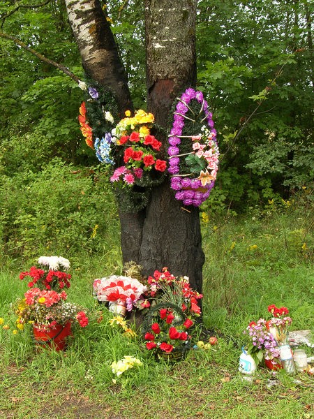 Венки и кресты могут исчезнуть с российских дорог