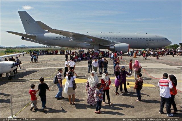 Авиационное шоу в Малайзии  ЛИМА-2011