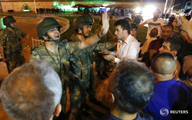 В Анкаре стрельба и попытка военного переворота