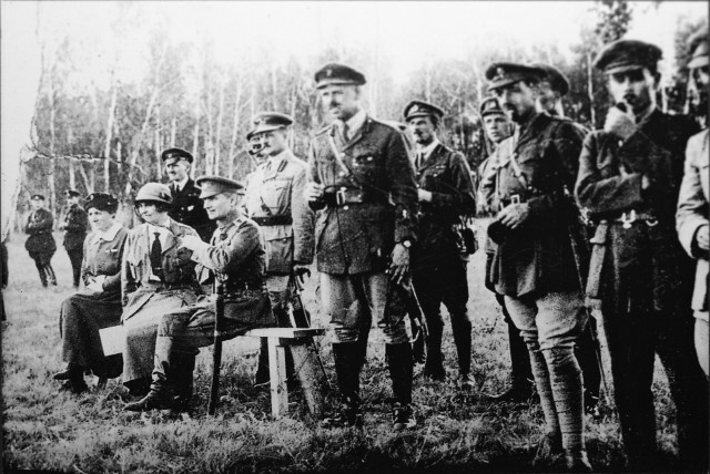 В правовой плоскости России Колчак - преступник. И никаких досок.