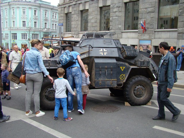 12 июня. Тверская. Картинки.