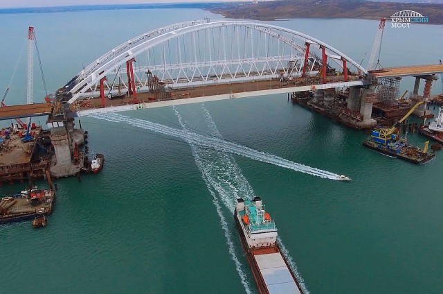 Автодорожная часть моста‍ в Крым завершена