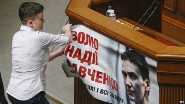 Верховная рада Украины лишила неприкосновенности депутата Надежду Савченко и ее тут же арестовали