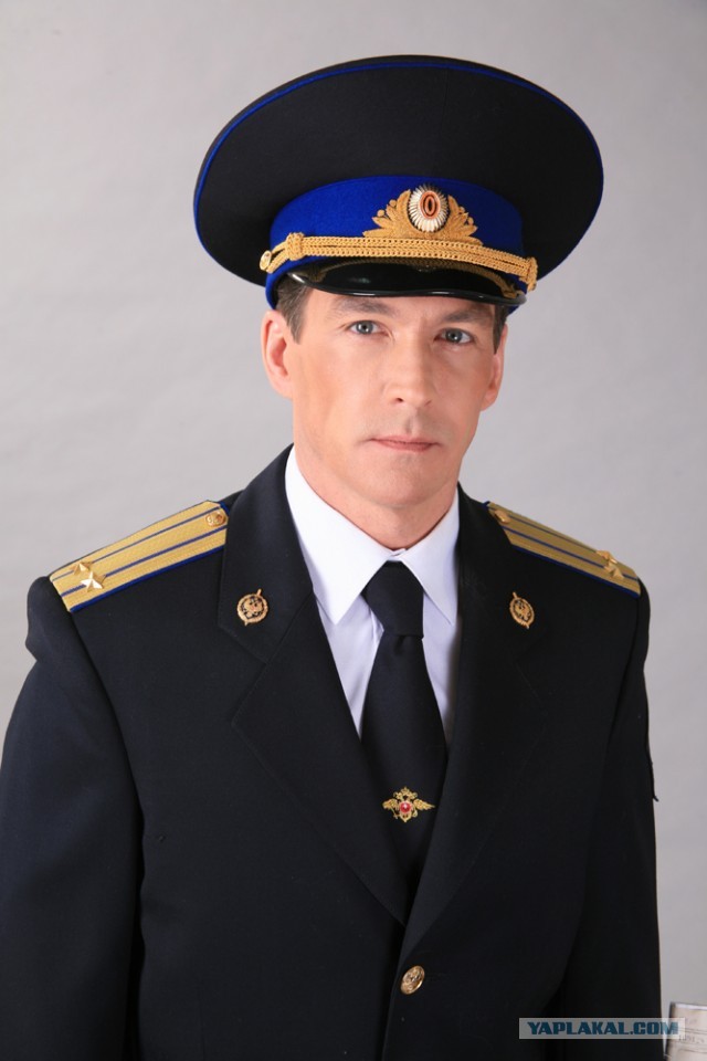 Алексей Навальный находится без сознания после отравления и экстренной посадки самолета в аэропорту Омска