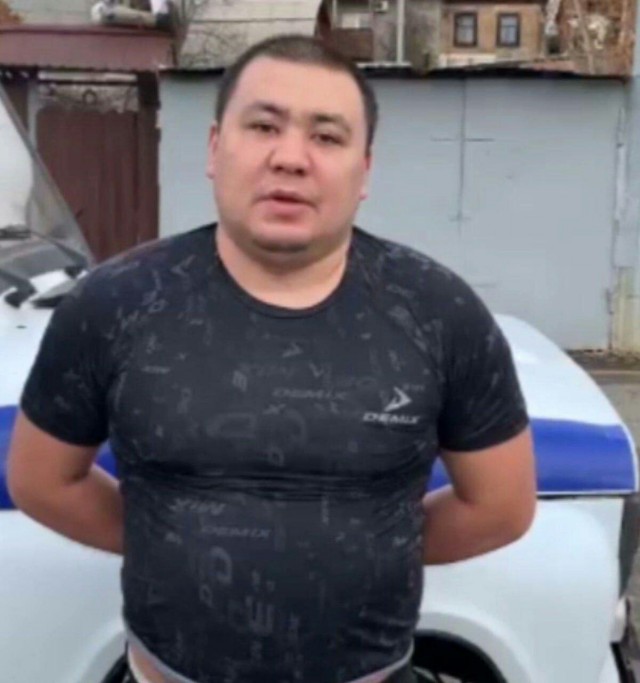 Ваха избивает девушку администратора ресторана