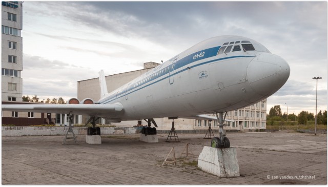 В западных соцсетях завирусился кадр с гигантской ракетой прямо во дворе — речь о памятнике «Союз-У» в Байконуре