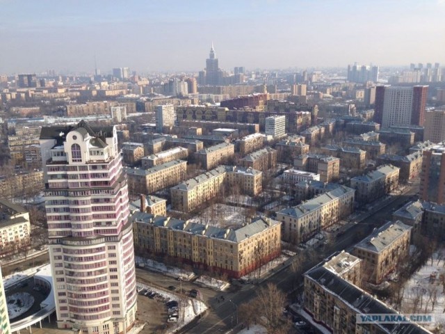 А из нашего окна!