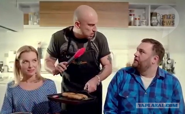 Грудь крючком скручивается!