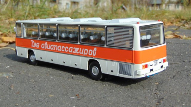 Радиоуправляемая модель ИКАРУС-250.58 с дымом из глушителя и на магнитной подвеске