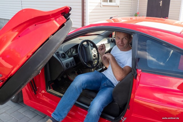 «Не удалось накопить на Ferrari, потому построил ее сам». Красная «Изольда» из белорусской провинции