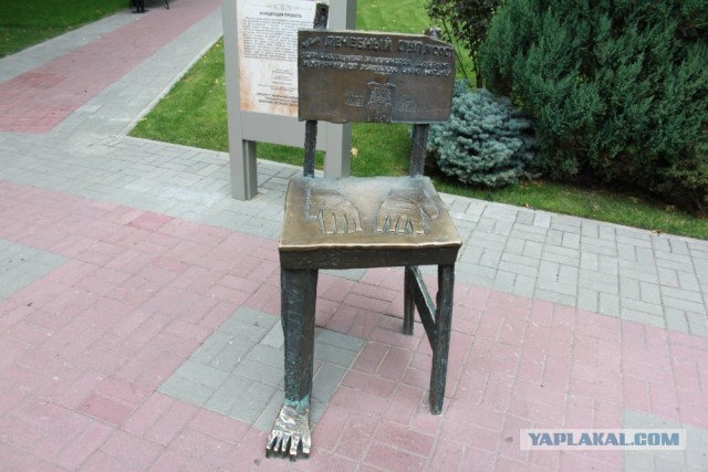 Памятники, способные удивить любого
