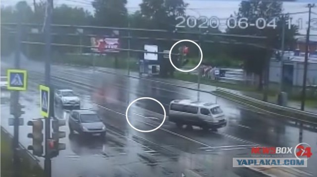 Очевидец аварии в Хабаровске спас трехлетнего ребенка от верной смерти