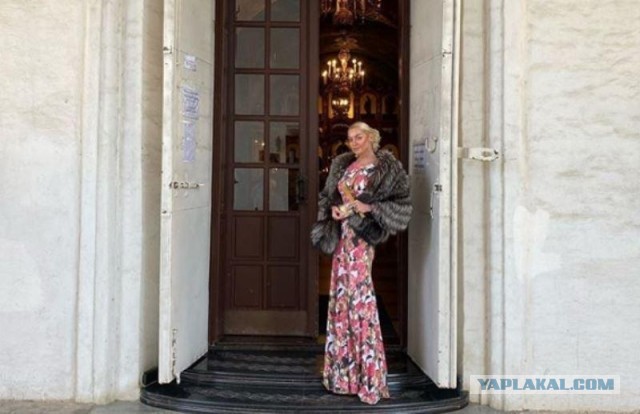 «Вы чмо последнее»: на Анастасию Волочкову, посетившую Дивеевский монастырь во время карантина, составили админ протокол