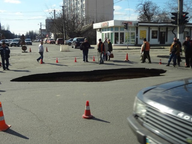 Провал дороги в Одессе