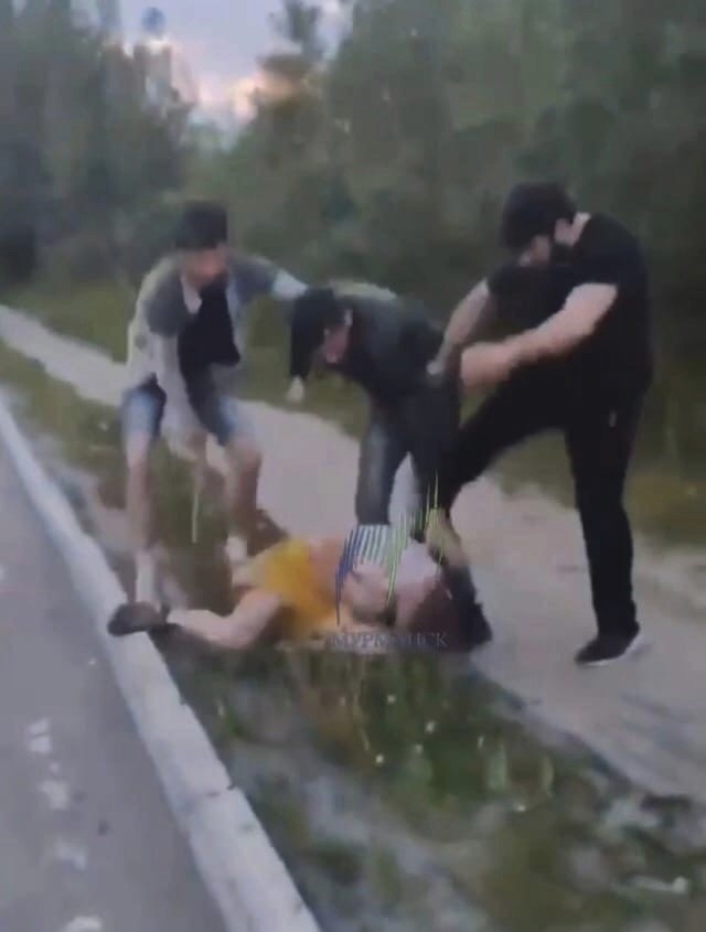 В Ковдоре 18 местных жителей оштрафовали за шествие после массовой драки с азербайджанцами.