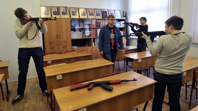 Предмет ОБЖ переименуют в «Основы безопасности и защиты Родины» и  школьников обяжут участвовать в общественно полезном труде