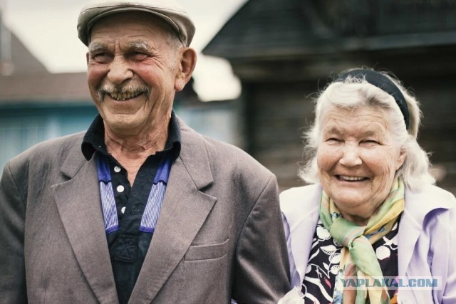 Средняя пенсия в Польше, России, Беларуси, Украине, давайте посмотрим кто из пенсионеров получает больше?