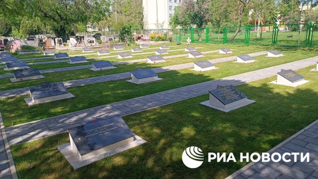 Мемориал на месте крупнейшего в восточной Венгрии советского воинского захоронения открыли после реконструкции