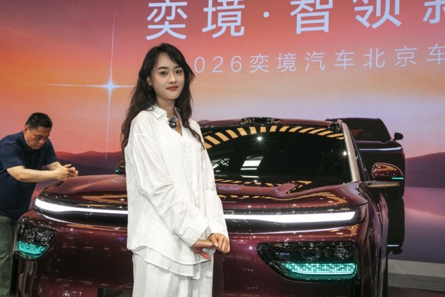 Девушки с выставки "Пекинский автосалон 2026"