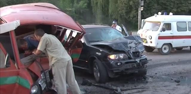 Пьяная водитель на BMW X5 устроила лобовое ДТП