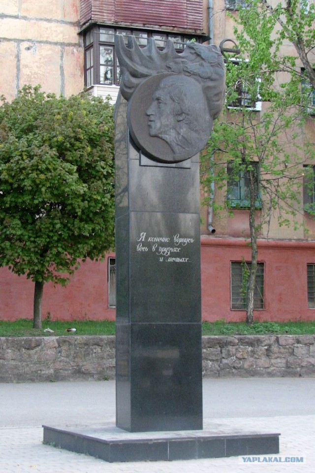 Памятники артистам и их ролям