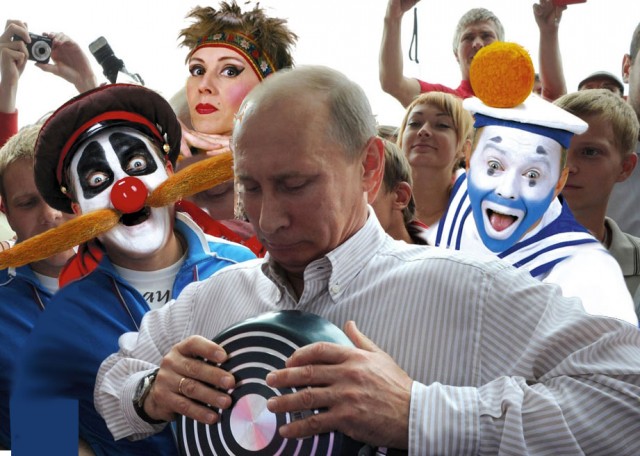 Ломаю спички, гну бумагу...