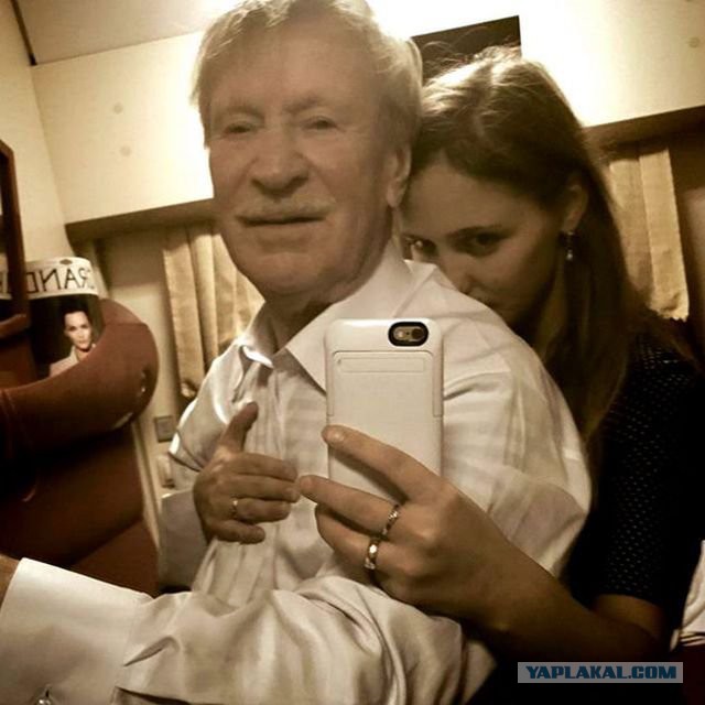Иван Краско и его молодая жена устроили романтическую фотосессию
