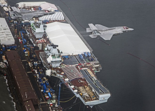 Истребитель F-35 стал звездой авиасалона Фарнборо-2016