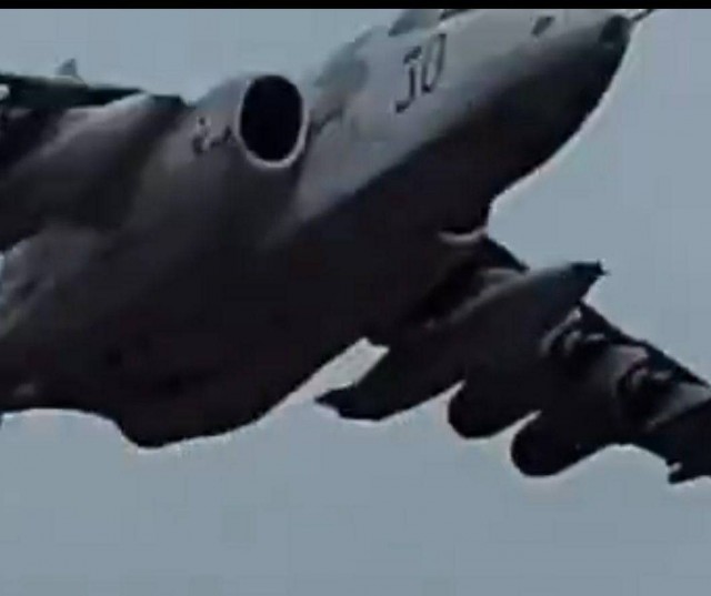 Украинский Су-25 выходит из чата