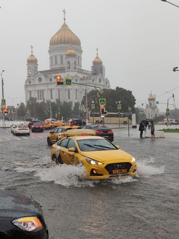 В Подмосковье и Москве началось