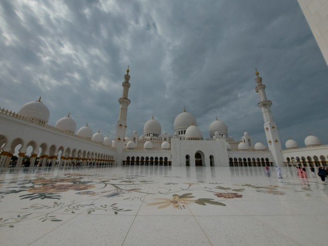 Дубайск в декабре