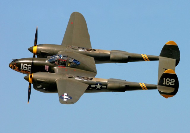 Многоцелевой истребитель P-38 «Lightning»