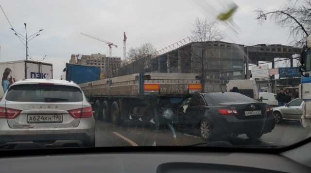 Не бит, не крашен, в кашу об шаланду расквашен! Очень странная Camry попала в ДТП. Полный швах по кузову и документам!