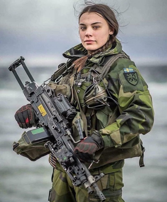 Вооружена и опасна