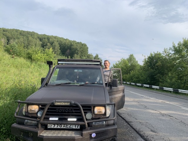 «Крузак» от дяди в малиновом пиджаке: автолегенды 90-х, которые до сих пор в цене