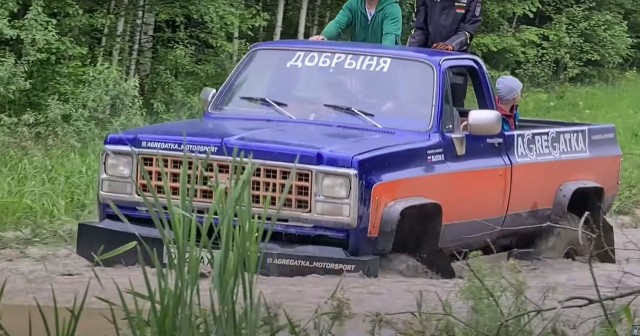 Chevrolet Silverado скрестили с ГАЗ-66, чтобы получить непобедимый вездеход