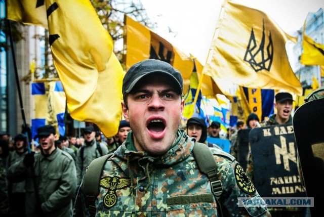 В Киеве сбитый летательный аппарат упал на жилой дом