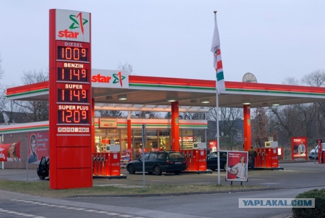 Тем временем на заправках страны