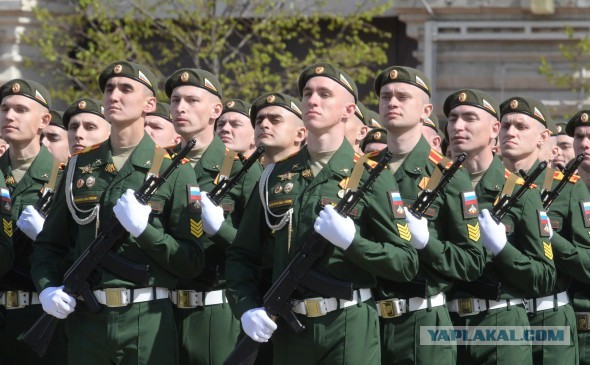 В Госдуме предложили принимать на контрактную службу выпускников школ