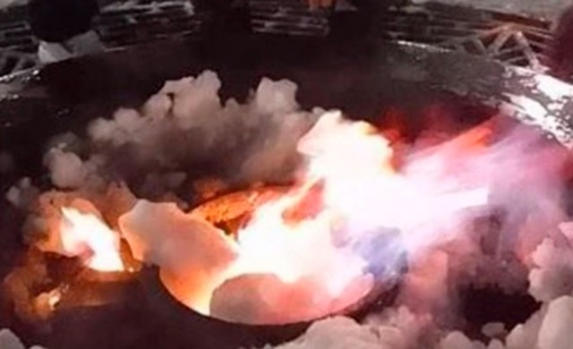 «Чемодан, тюрьма, аул»: в Саратове задержали детей мигрантов, закидавших снегом вечный огонь