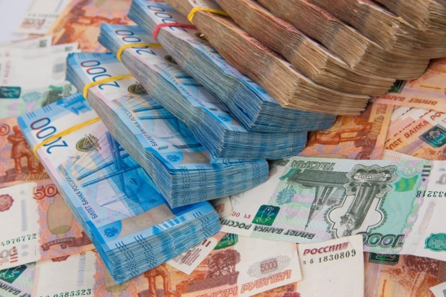 Пенсионер передал 16,5 миллиона рублей мошенникам в Петербурге