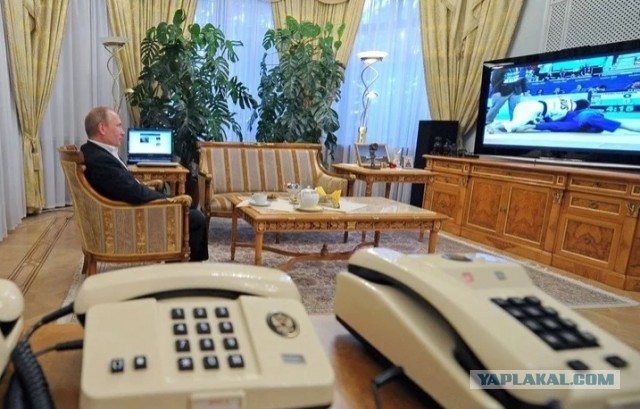 Владимир Путин подписал закон об обязательной предустановке RuStore на всех продаваемых в России телефонах и планшетах.