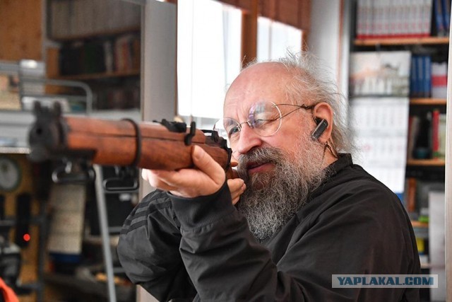 Кличко осудил файлы Эйнштейна