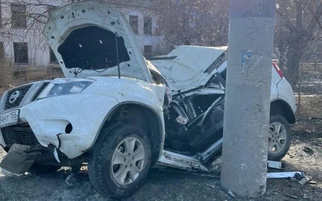 В Орске автомобиль "намотало" на столб, водитель погиб