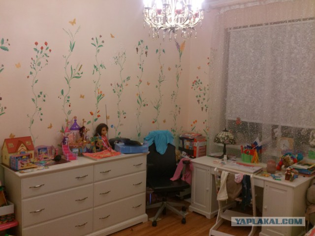 Роспись стен в комнате дочки