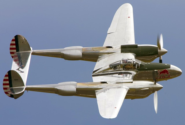 Многоцелевой истребитель P-38 «Lightning»