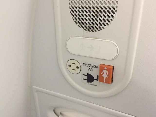 Бельгийская Brussels Airlines отказалась от российских "Суперджетов"