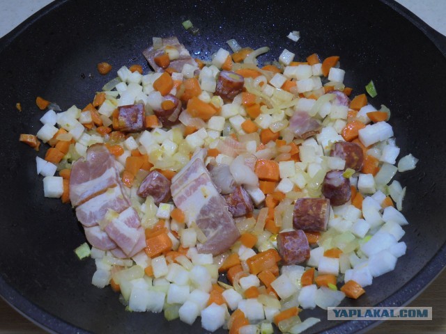 Рагу овощное с колбасками.