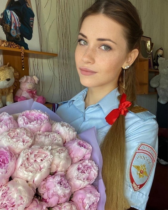 Девушки в униформе